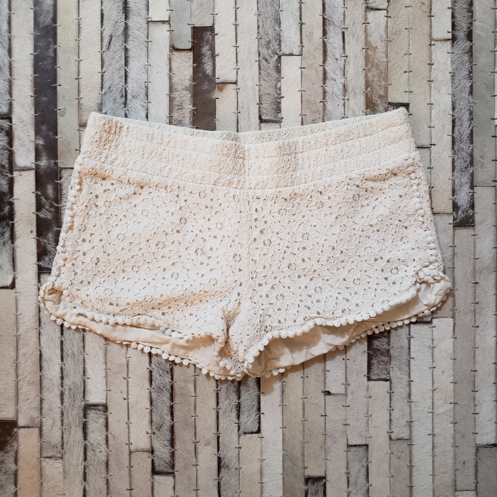 TINSELTOWN Cream Lace Shorts
